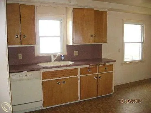 429 E Jarvis Ave — Photo 2