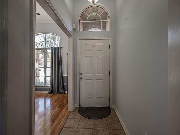 3rd image of 30 Redbud Dr