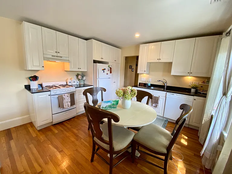 38 Grossman St #2L — Photo 5