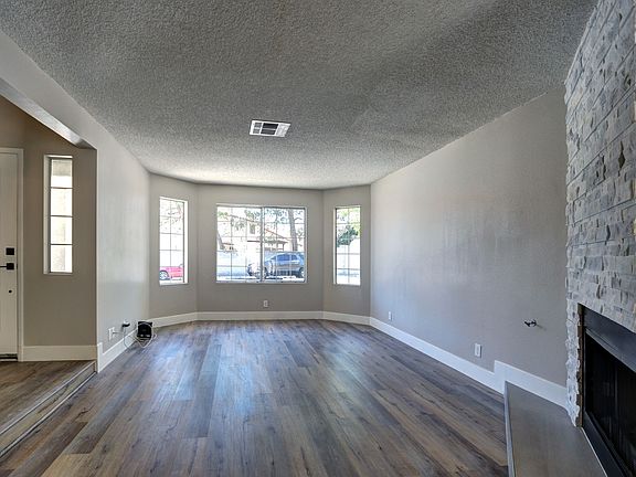 3rd image of 8664 Toscana Ln