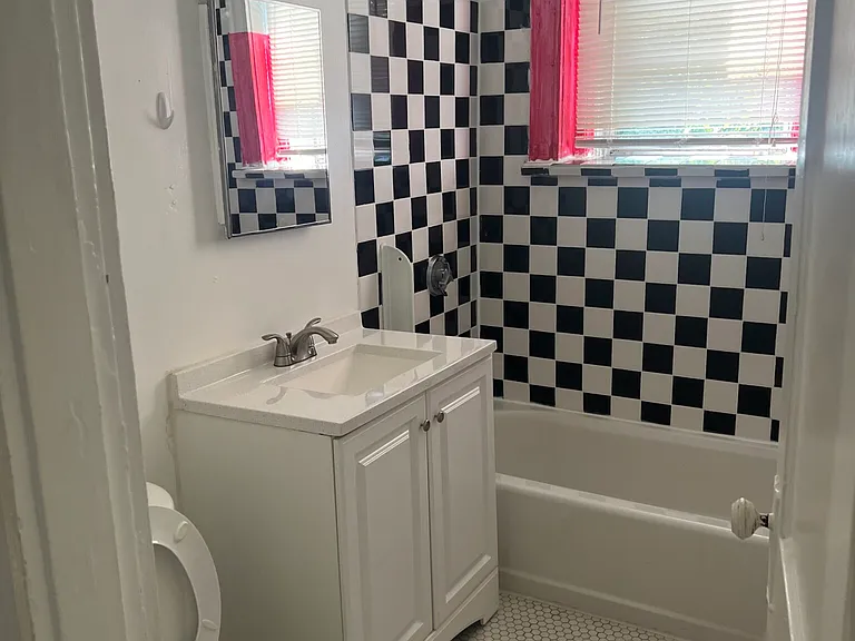 10 Lothian Rd #14 — Photo 2