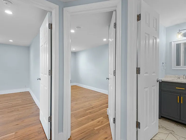 137 W Maryland Ave — Photo 7