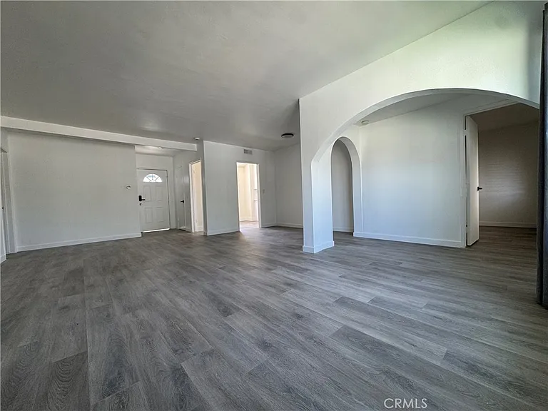 19939 Saticoy St — Photo 6