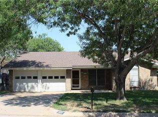 809 Springdale Rd, Bedford, TX 76021