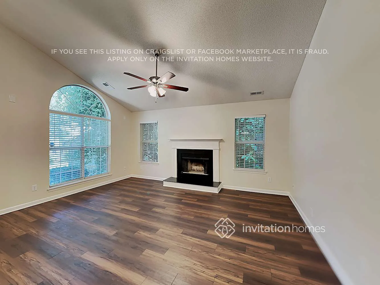 7805 Royce Hall Ln Charlotte, NC 28216 — Photo 4