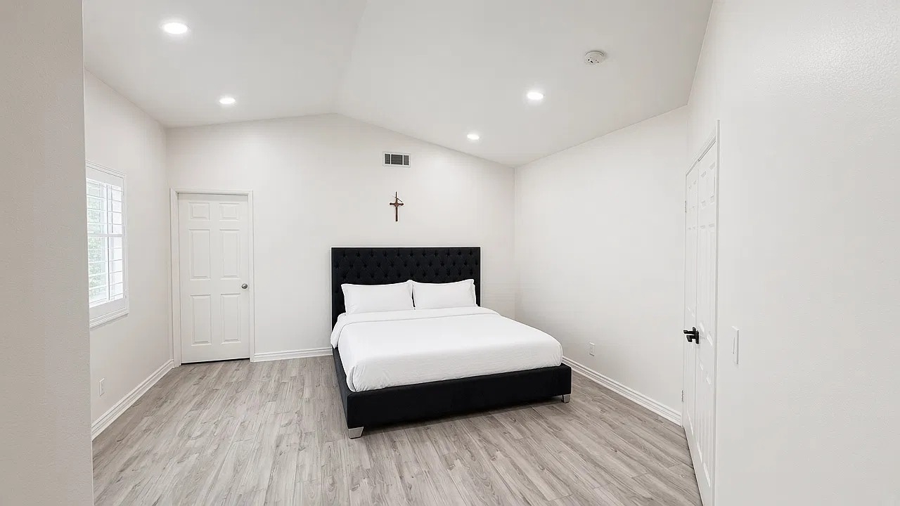 5 bed, 2340 sqft, $1,395 — Photo 1