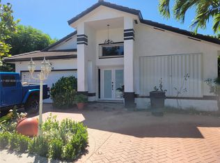 8900 NW 148th Ter, Miami Lakes, FL 33018