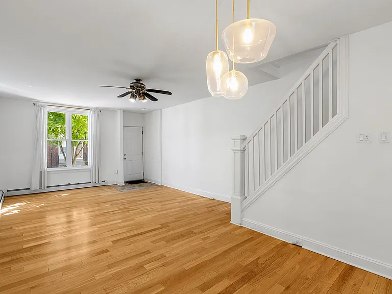 2426 E Indiana Ave — Photo 25