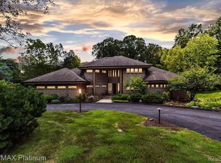 2953 Foxfire Dr, Milford, MI