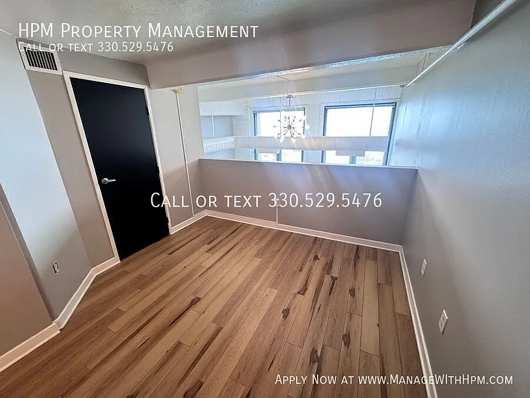 1133 W 9th Street — Photo 15