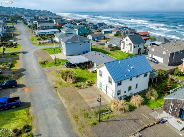 6431 NE Mast Ave, Lincoln City, OR 97367