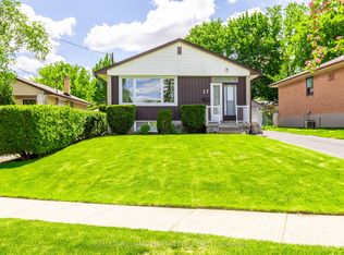17 Checkendon Dr, Toronto, ON M9W2Y8