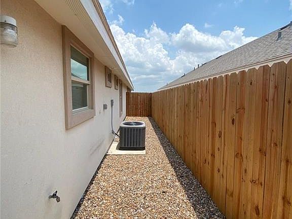 3rd image of 705 Cathedral Hl APT 1