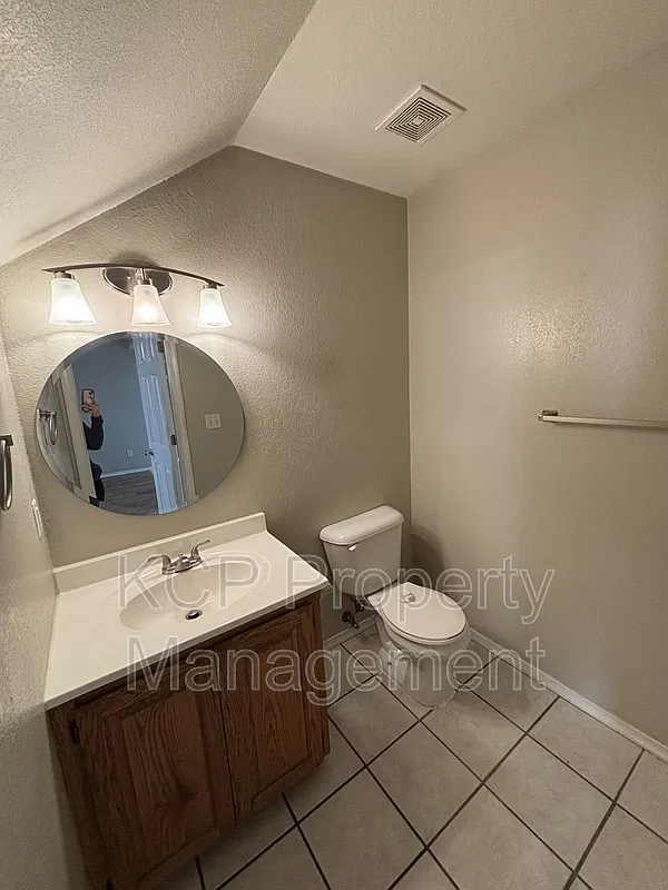 3 bed, 2.5 bath, $950 — Photo 3