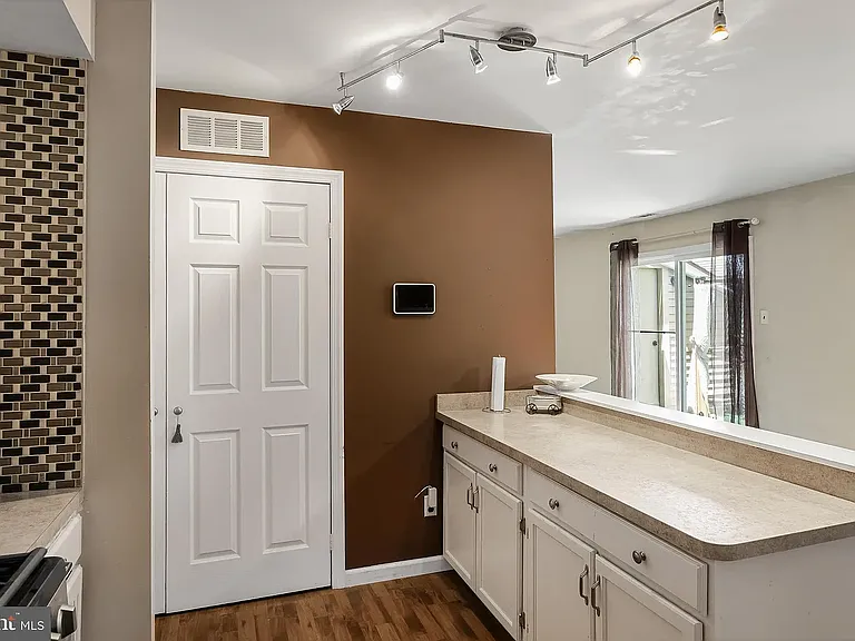 71 Sandra Rd — Photo 4