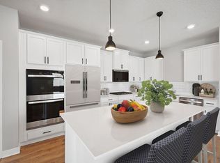 895 Laurel Ct, Chaska, MN 55318