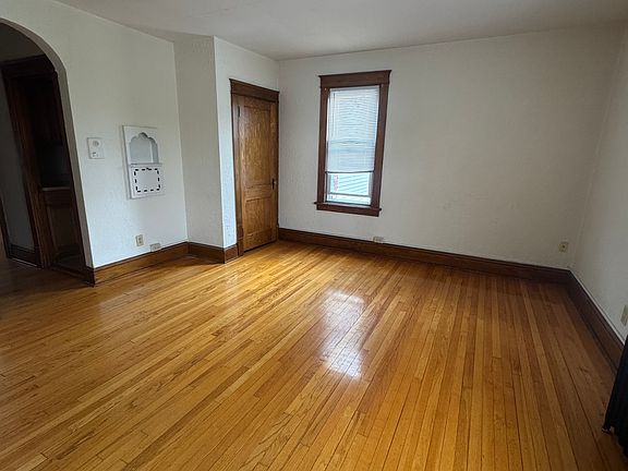 5th image of 403 Spring St APT 4