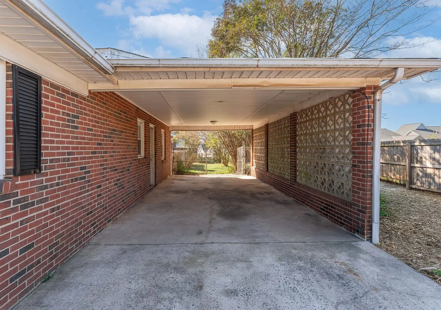 1403 W Mountain St — Photo 3