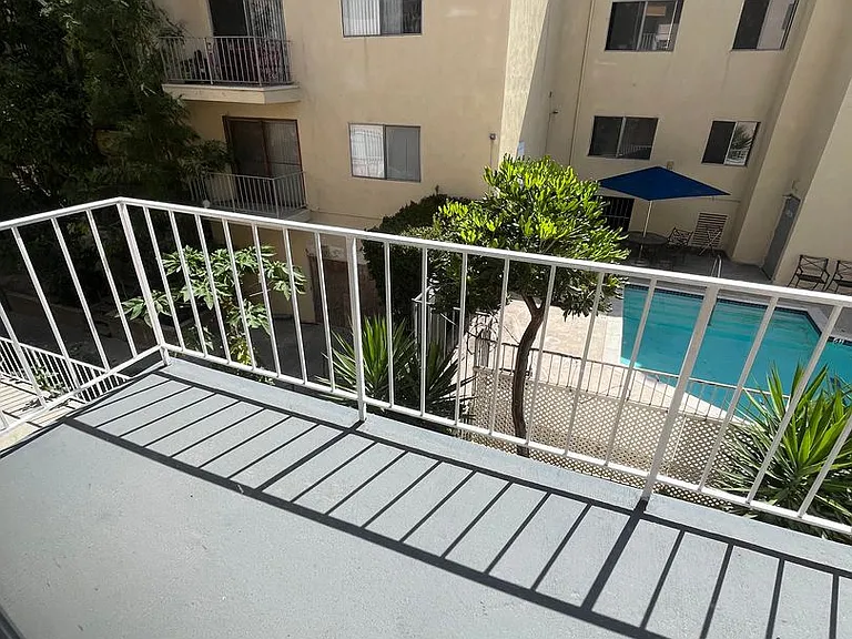 400 S. Kingsley Drive — Photo 5