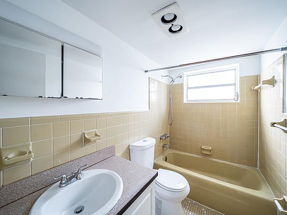 5th image of 3760 SW 61st Ave #10895412