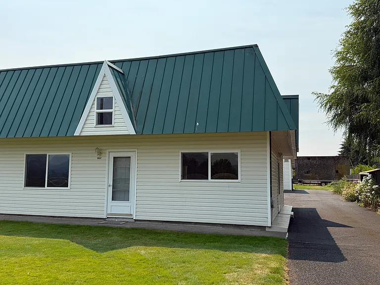 3837 Fairview Dr #3 — Photo 2