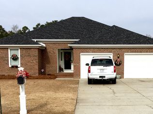 5708 Prospector Ct, Hope Mills, NC 28348