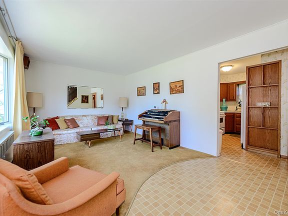 4th image of 105 N Queens Avenue