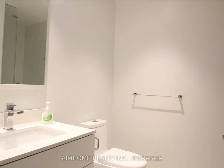 7 Grenville St #811 — Photo 6