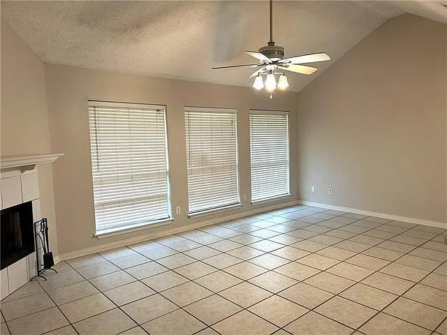 130 S Cherrywood Ln — Photo 2