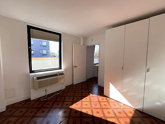 Rented by Akam Sales and Brokerage | media 5