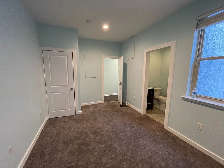 1411 W Thompson St — Photo 25