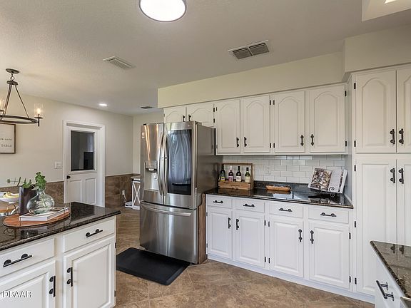 4th image of 148 Deer Lake Cir