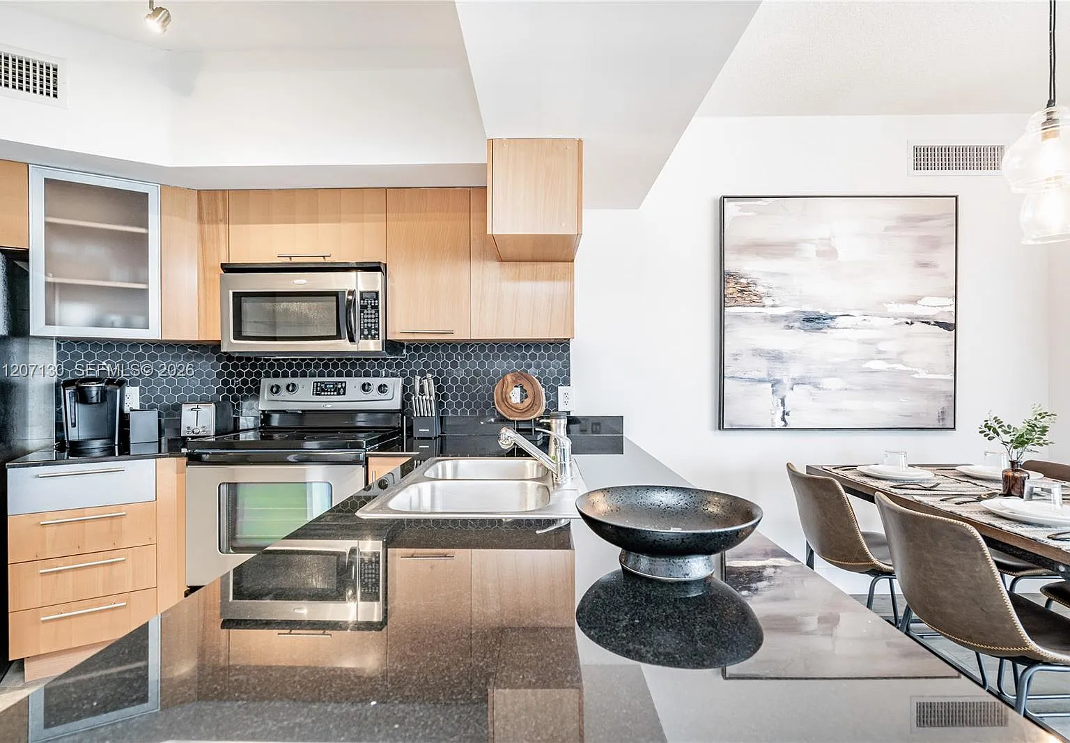 Opera Tower Condo — Photo 3