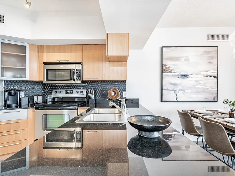 1750 N Bayshore Dr #3914 — Photo 3