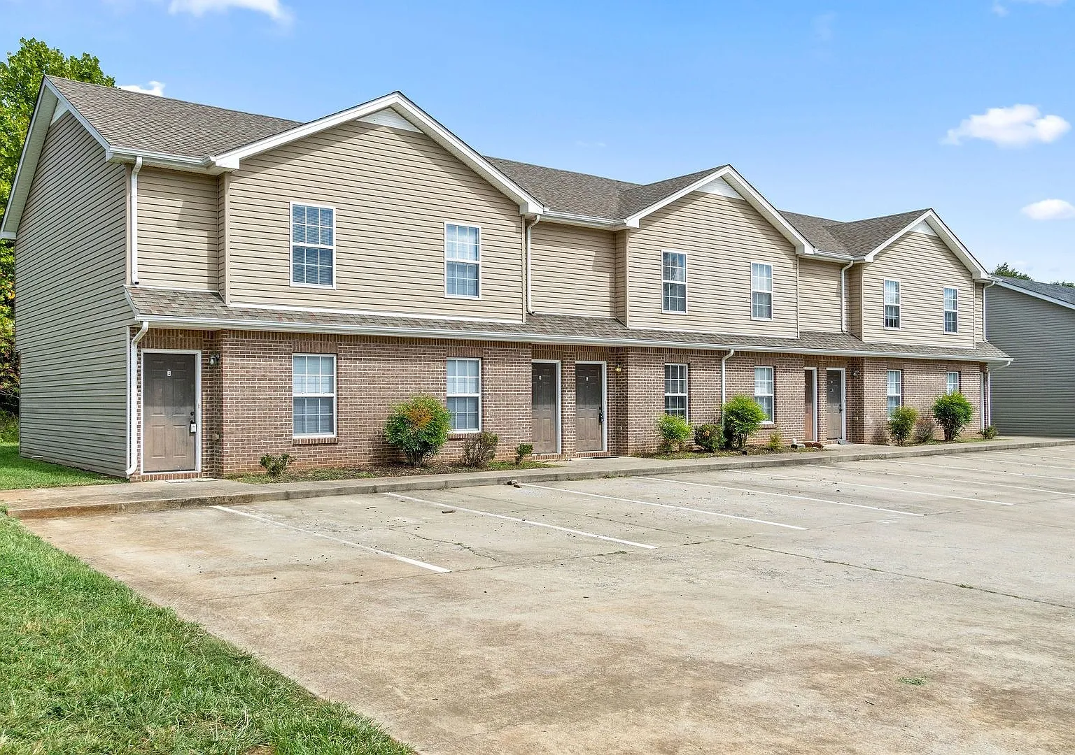2 Bedroom 1.5 Bathroom Townhome — Photo 2
