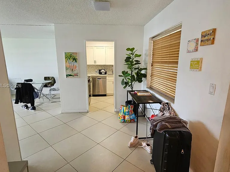 220 Kings Point Dr #105 — Photo 8