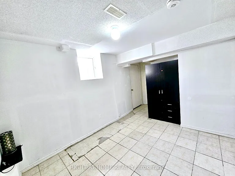 55 Velvet Grass Ln #B — Photo 9