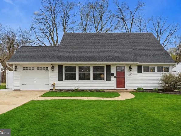 157 Mill Dr, Levittown, PA 19056