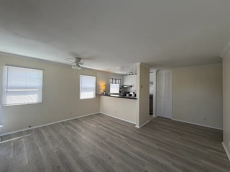2112 Ocean Park Blvd #6 — Photo 9