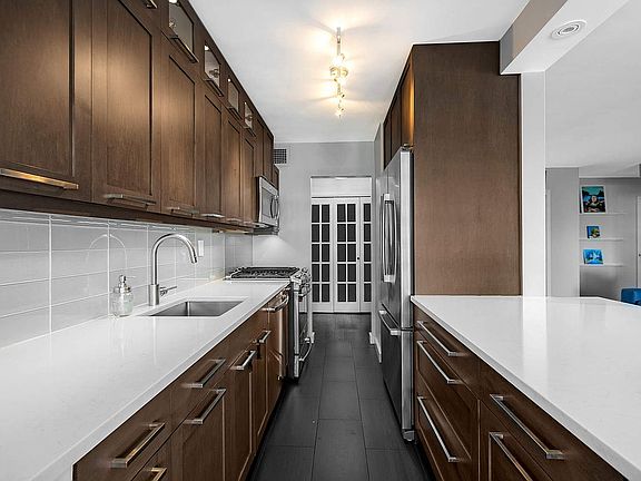 4th image of 140 W End Ave #22VW