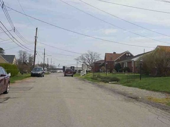 Exterior Neighborhood (street photo)
