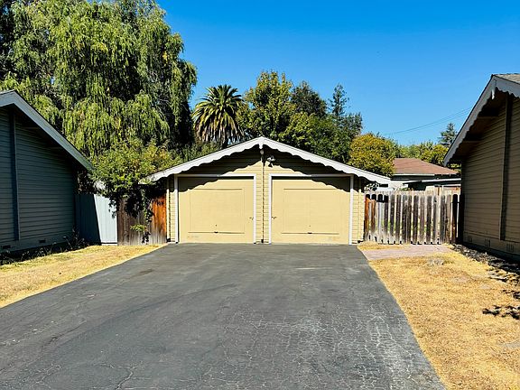 2 Car Detached Garage