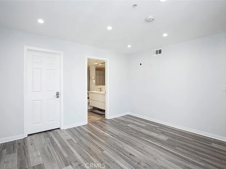 110 W Maple St #30 — Photo 32
