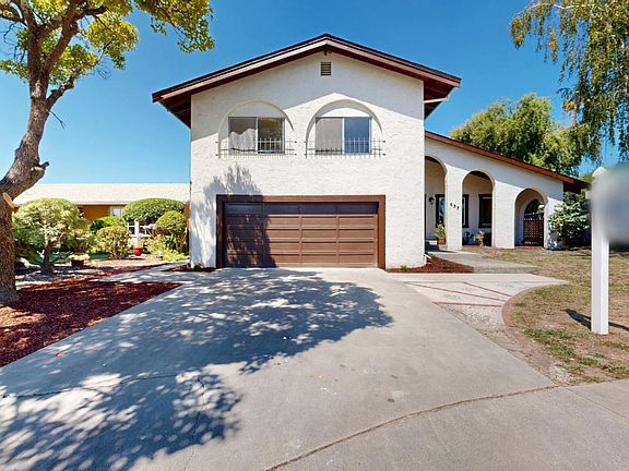 2nd image of 637 Cabrillo Ave