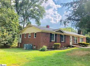 202 Stuart St, Laurens, SC 29360