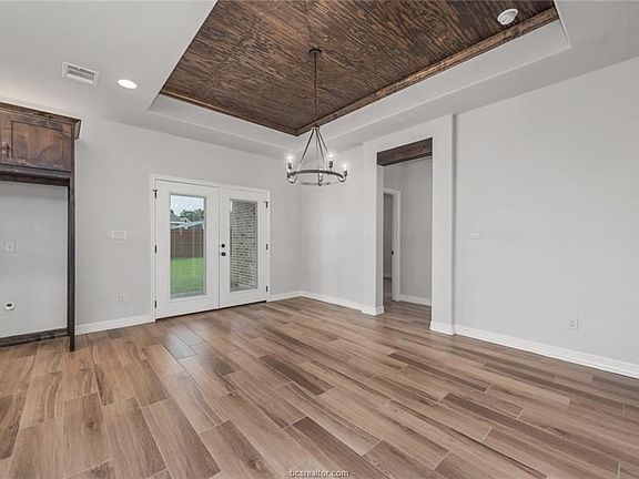3rd image of 1340 Crystal Ln