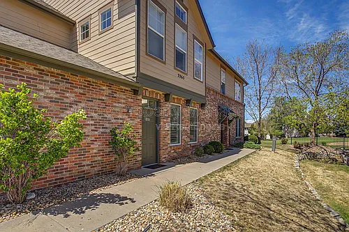2260 S Vaughn Way #201 Photo 1