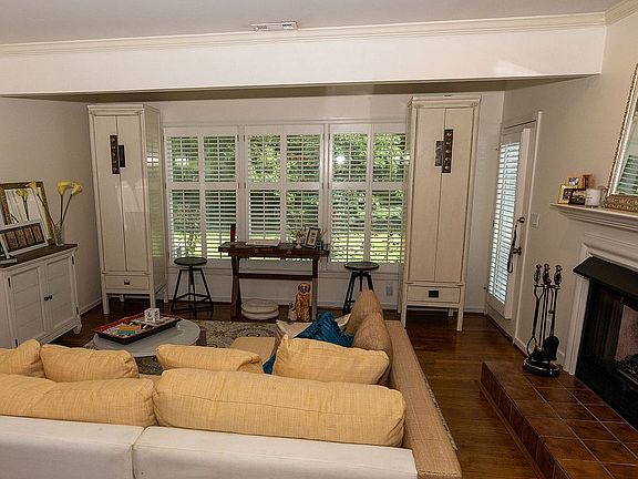Living Room hrdwd flrs frpl