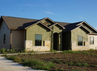 222 Oak St, Crystal City, TX 78839