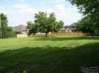 2409 W Old Yankton Rd, Sioux Falls, SD 57108